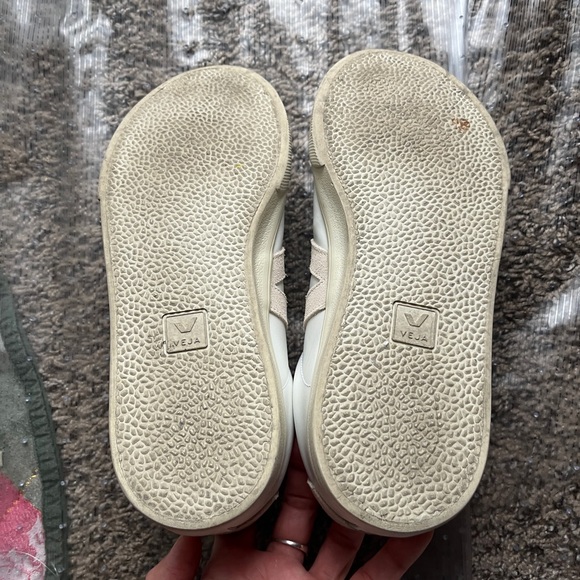 Veja Women's Cream and White Sneakers - Picture 4 of 8